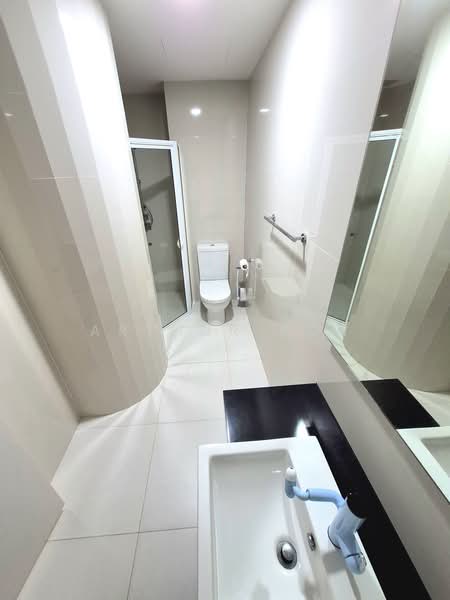 The Interlace, 180 Depot Road, 3 Bedrooms, 1,259 sqft, Condominium For Sale, by Arthur Koh, 500203959 - Common Bathroom Photo Two - PropertyGuru.com.sg