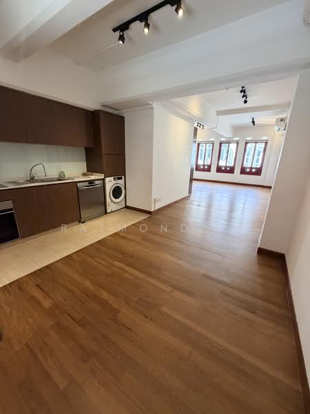 Empire Lofts, 43 Mosque Street, 2 Bedrooms, 1,005 sqft, Condominium For Rent, by Raymond Fu, 500203962 - Kitchen & Dining area - PropertyGuru.com.sg