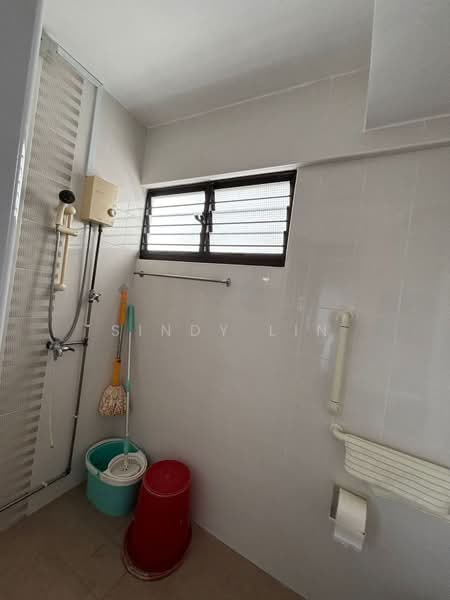447 Jurong West Street 42, 447 Jurong West Street 42, 3 Bedrooms, 1,119 sqft, HDB Flat For Sale, by Sindy Lin, 500203975 - Bathroom - PropertyGuru.com.sg
