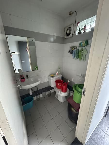 Fitted warehouse near Marymount MRT, , 2,200 sqft, Warehouse For Rent, by Desmond Foo, 500203977 - Bathroom - CommercialGuru.com.sg