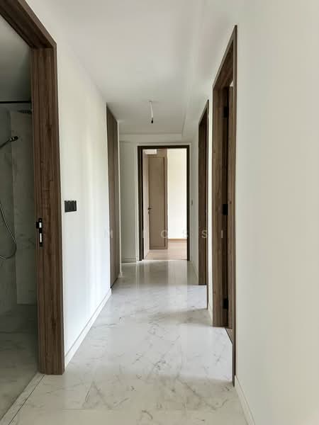 Sceneca Residence, 26 Tanah Merah Kechil Link, 4 Bedrooms, 1,518 sqft, Condominium For Rent, by F M Fossil, 500203997 - Corridor - PropertyGuru.com.sg