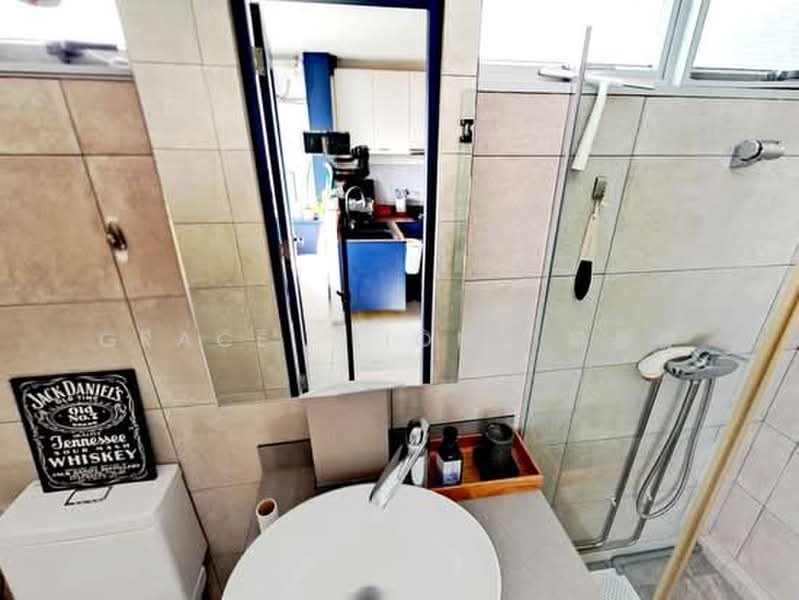 7 Marine Terrace, 7 Marine Terrace, 2 Bedrooms, 635 sqft, HDB Flat For Sale, by Grace LIONG 梁礜從, 500204001 - Bathroom - PropertyGuru.com.sg