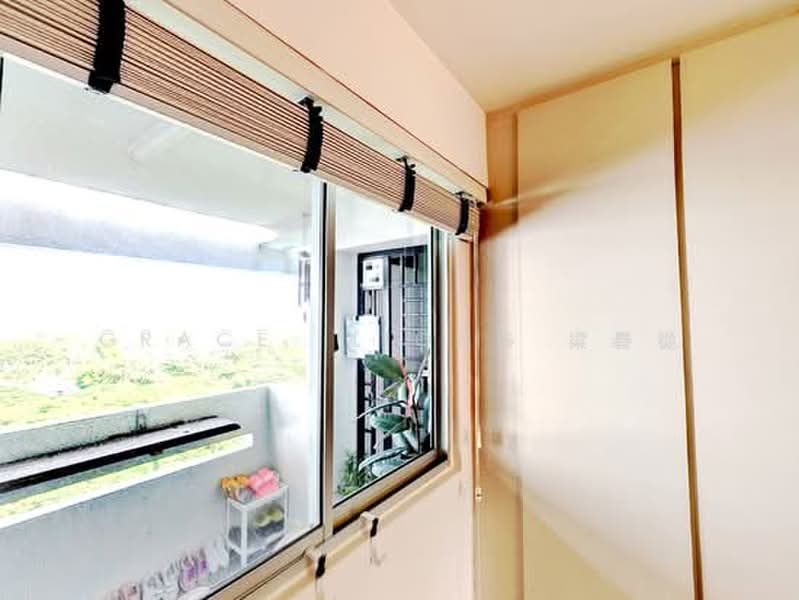 7 Marine Terrace, 7 Marine Terrace, 2 Bedrooms, 635 sqft, HDB Flat For Sale, by Grace LIONG 梁礜從, 500204001 - Balcony - PropertyGuru.com.sg
