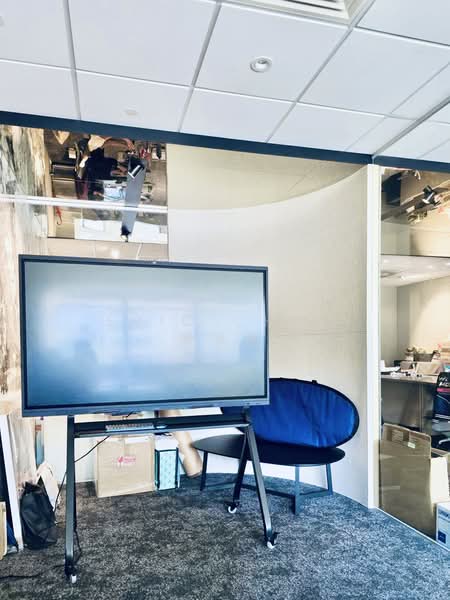 TripleOne Somerset, 111 Somerset Road, 1,001 sqft, Office For Rent, by Eric Chan 陳鴻運, 500204011 - Interior - CommercialGuru.com.sg
