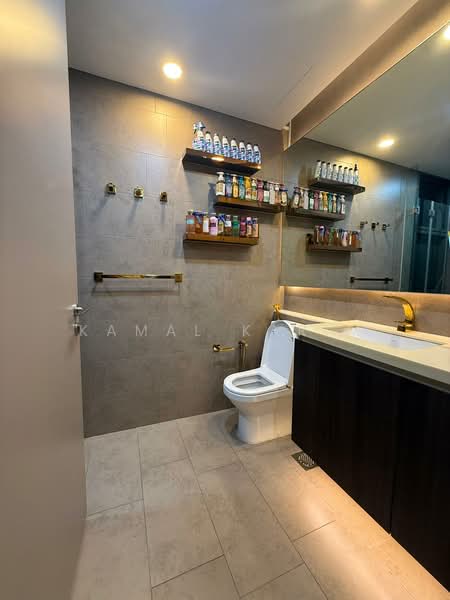 Stratum, 84 Elias Road, 2 Bedrooms, 947 sqft, Condominium For Sale, by Kamal Karim, 500204015 - Bathroom - PropertyGuru.com.sg
