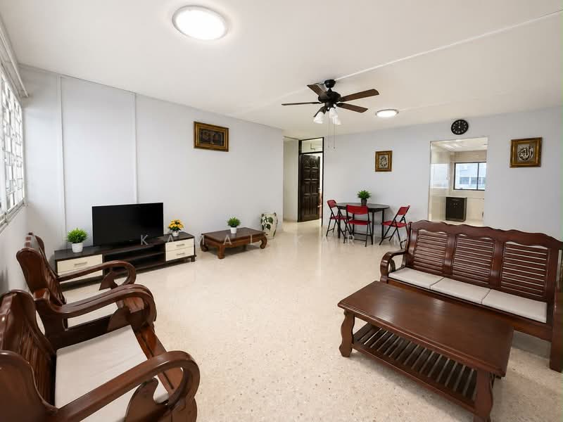 236 Tampines Street 21, 236 Tampines Street 21, 3 Bedrooms, 1,119 sqft, HDB Flat For Sale, by Kamal Karim, 500204023 - Living Room - PropertyGuru.com.sg