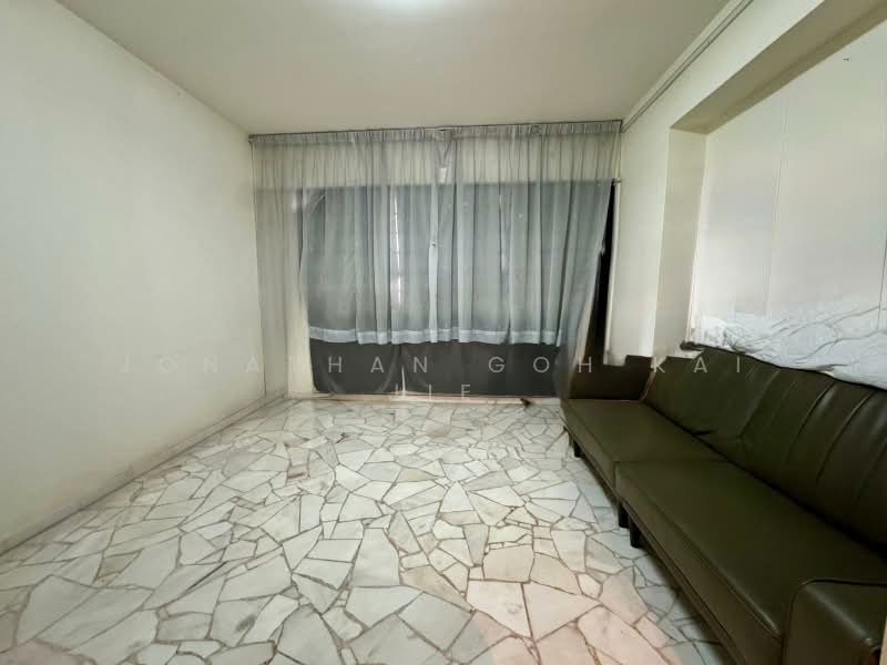 463 Hougang Avenue 10, 463 Hougang Avenue 10, 3 Bedrooms, 1,140 sqft, HDB Flat For Sale, by Jonathan Goh Kai Jie, 500204025 - Living Room - PropertyGuru.com.sg