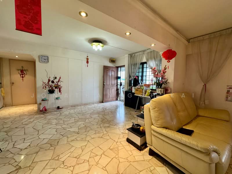 463 Hougang Avenue 10, 463 Hougang Avenue 10, 3 Bedrooms, 1,140 sqft, HDB Flat For Sale, by Jonathan Goh Kai Jie, 500204025 - Living Room - PropertyGuru.com.sg