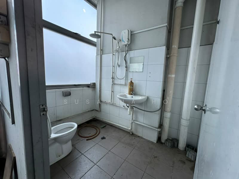 West Connect Building, 10 Buroh Street, 1,733 sqft, Factory / Workshop (B2) For Sale, by Susanna Ho, 500204031 - Bathroom - CommercialGuru.com.sg