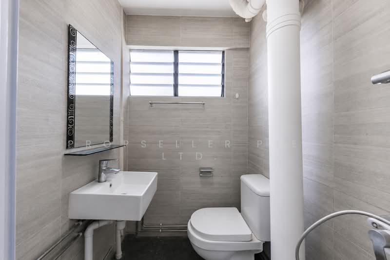 127 Yishun Street 11, 127 Yishun Street 11, 3 Bedrooms, 980 sqft, HDB Flat For Sale, by ADNIX LIU, 500204034 - Bathroom - PropertyGuru.com.sg