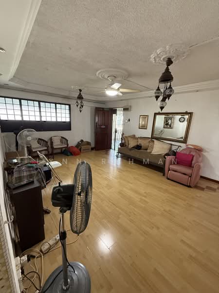 131 Bedok North Avenue 3, 131 Bedok North Avenue 3, 3 Bedrooms, 990 sqft, HDB Flat For Sale, by Lynn Rahman, 500204039 - Living Room - PropertyGuru.com.sg