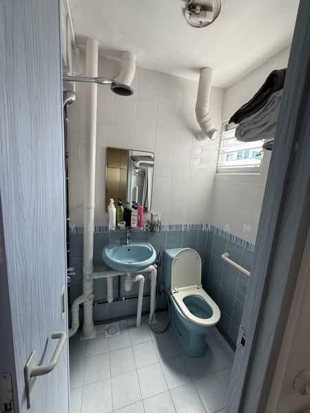 131 Bedok North Avenue 3, 131 Bedok North Avenue 3, 3 Bedrooms, 990 sqft, HDB Flat For Sale, by Lynn Rahman, 500204039 - Bathroom - PropertyGuru.com.sg