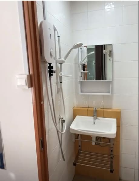Woodsvale, 1 Woodlands Drive 72, Room Rental, 50 sqft, Condominium For Rent, by Julie Cassandra, 500204040 - Bathroom - PropertyGuru.com.sg