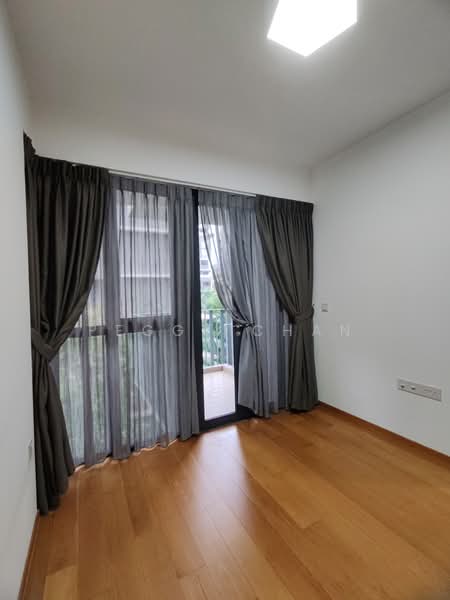 Grandeur Park Residences, 1 Bedok South Avenue 3, 3 Bedrooms, 893 sqft, Condominium For Rent, by Peggy Chan, 500204044 - Master Bedroom with Balcony - PropertyGuru.com.sg