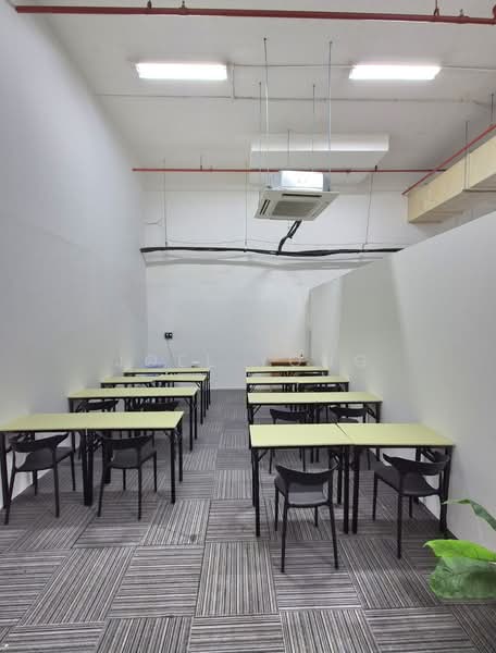 own entrance window unit (fitted)! (hougang)!, connectable to punggol sengkang hougang!, 870 sqft, Light Industrial (B1) For Rent, by Joel Yong, 500204053 - CommercialGuru.com.sg