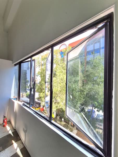 own entrance window unit (fitted)! (hougang)!, connectable to punggol sengkang hougang!, 870 sqft, Light Industrial (B1) For Rent, by Joel Yong, 500204053 - CommercialGuru.com.sg