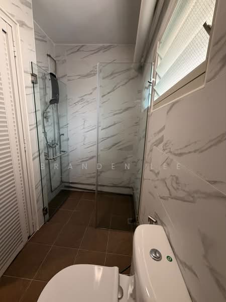 298 Punggol Central, 298 Punggol Central, 3 Bedrooms, 979 sqft, HDB Flat For Sale, by Branden Lee, 500204071 - Bathroom - PropertyGuru.com.sg