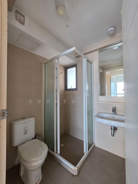 138C Yuan Ching Road, 138C Yuan Ching Road, 2 Bedrooms, 721 sqft, HDB Flat For Sale, by Andrea Lin, 500204085 - Bathroom - PropertyGuru.com.sg