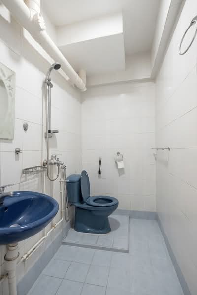 281 Tampines Street 22, 281 Tampines Street 22, 2 Bedrooms, 796 sqft, HDB Flat For Sale, by Lam Wei Shun 林渭舜, 500204087 - Bathroom - PropertyGuru.com.sg