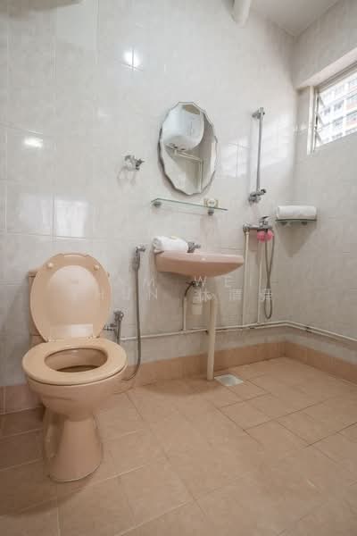 281 Tampines Street 22, 281 Tampines Street 22, 2 Bedrooms, 796 sqft, HDB Flat For Sale, by Lam Wei Shun 林渭舜, 500204087 - Bathroom - PropertyGuru.com.sg