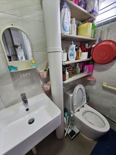 9 Toh Yi Drive, 9 Toh Yi Drive, Room Rental, 120 sqft, HDB Flat For Rent, by Zheng Ronghua 郑荣华, 500204099 - Bathroom - PropertyGuru.com.sg