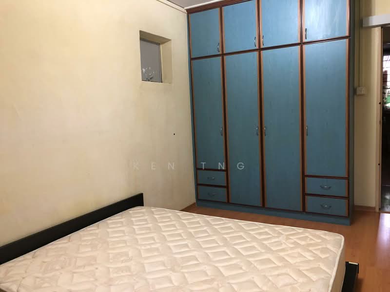 235 Serangoon Avenue 3, 235 Serangoon Avenue 3, 3 Bedrooms, 1,130 sqft, HDB Flat For Sale, by Ken Tng, 500204103 - Master Bedroom - PropertyGuru.com.sg