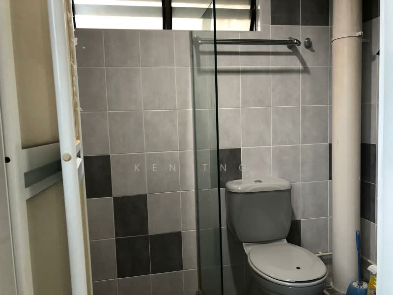 235 Serangoon Avenue 3, 235 Serangoon Avenue 3, 3 Bedrooms, 1,130 sqft, HDB Flat For Sale, by Ken Tng, 500204103 - Common Bathroom - PropertyGuru.com.sg