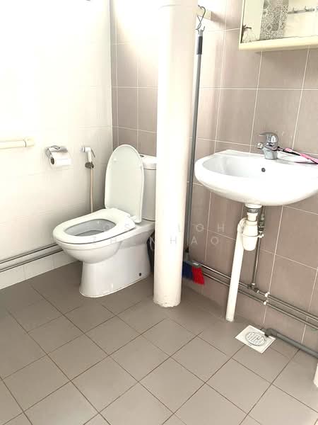 297 Tampines Street 22, 297 Tampines Street 22, 3 Bedrooms, 1,130 sqft, HDB Flat For Sale, by Jose Loh Zhenhao, 500204105 - Bathroom - PropertyGuru.com.sg