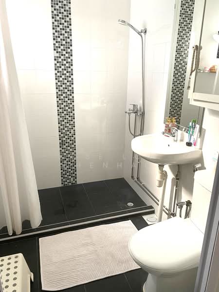 297 Tampines Street 22, 297 Tampines Street 22, 3 Bedrooms, 1,130 sqft, HDB Flat For Sale, by Jose Loh Zhenhao, 500204105 - Bathroom - PropertyGuru.com.sg