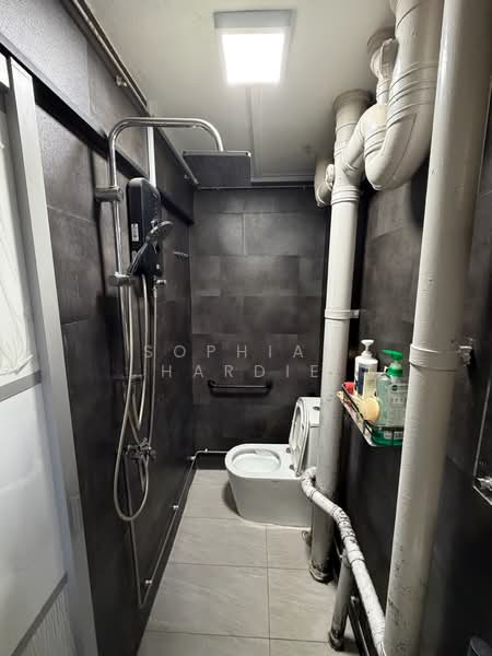 50 Circuit Road, 50 Circuit Road, 2 Bedrooms, 602 sqft, HDB Flat For Sale, by Sophian Hardie, 500204156 - Bathroom - PropertyGuru.com.sg
