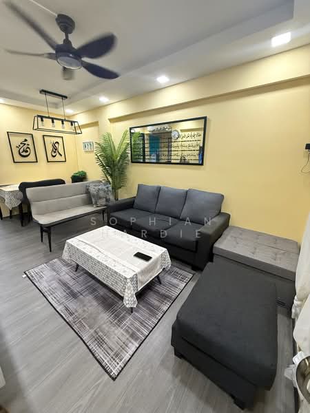 50 Circuit Road, 50 Circuit Road, 2 Bedrooms, 602 sqft, HDB Flat For Sale, by Sophian Hardie, 500204156 - Living Room - PropertyGuru.com.sg