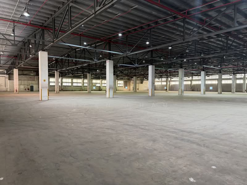 Corner | 13 Bays | 6m Clear @ Jurong, , 81,000 sqft, Warehouse For Rent, by Ryan Chau, 500204187 - Interior - CommercialGuru.com.sg