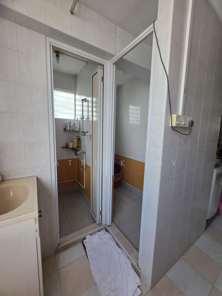 105 Serangoon North Avenue 1, 105 Serangoon North Avenue 1, 2 Bedrooms, 646 sqft, HDB Flat For Sale, by Patrick Tay, 500204190 - Bathroom - PropertyGuru.com.sg