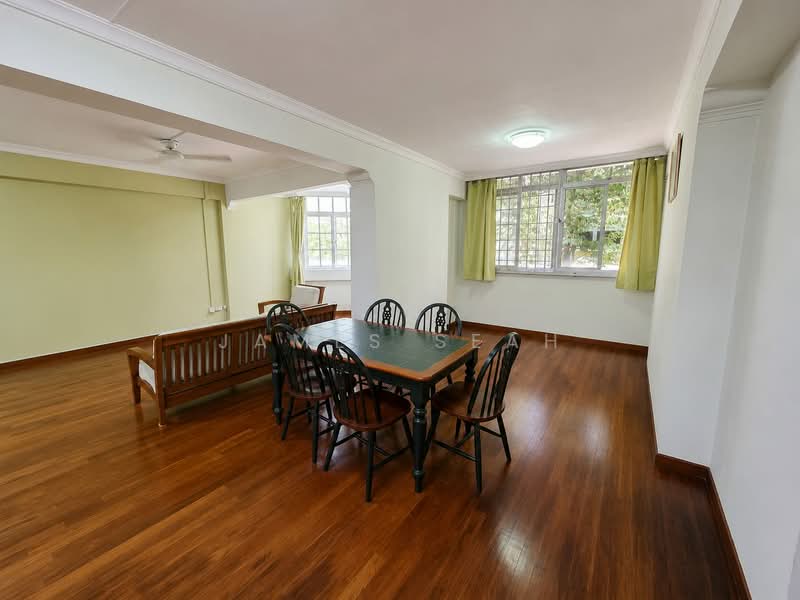 82A Lorong 4 Toa Payoh, 82A Lorong 4 Toa Payoh, 3 Bedrooms, 1,302 sqft, HDB Flat For Sale, by James Seah, 500204206 - Living Room - PropertyGuru.com.sg