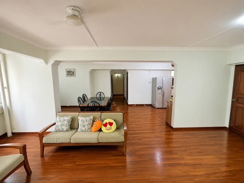 82A Lorong 4 Toa Payoh, 82A Lorong 4 Toa Payoh, 3 Bedrooms, 1,302 sqft, HDB Flat For Sale, by James Seah, 500204206 - Living Room - PropertyGuru.com.sg