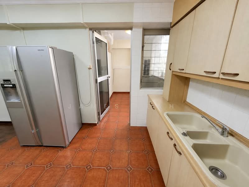 82A Lorong 4 Toa Payoh, 82A Lorong 4 Toa Payoh, 3 Bedrooms, 1,302 sqft, HDB Flat For Sale, by James Seah, 500204206 - Kitchen - PropertyGuru.com.sg