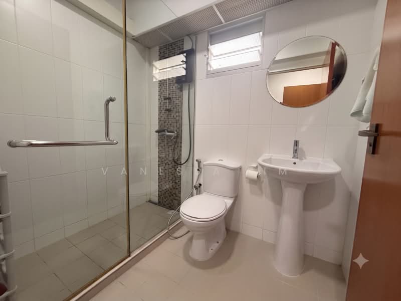 524B Tampines Central 7, 524B Tampines Central 7, 3 Bedrooms, 1,001 sqft, HDB Flat For Sale, by Vanessa Lim, 500204213 - Bathroom - PropertyGuru.com.sg