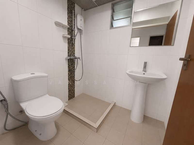 524B Tampines Central 7, 524B Tampines Central 7, 3 Bedrooms, 1,001 sqft, HDB Flat For Sale, by Vanessa Lim, 500204213 - Bathroom - PropertyGuru.com.sg