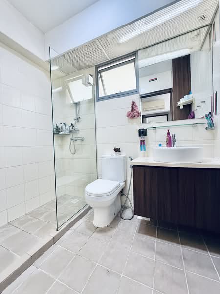 272C Punggol Walk, 272C Punggol Walk, 3 Bedrooms, 1,012 sqft, HDB Flat For Sale, by Richard Teo, 500204216 - Master Bathroom - PropertyGuru.com.sg