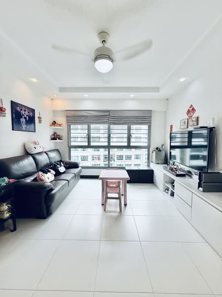 272C Punggol Walk, 272C Punggol Walk, 3 Bedrooms, 1,012 sqft, HDB Flat For Sale, by Richard Teo, 500204216 - Living Room - PropertyGuru.com.sg