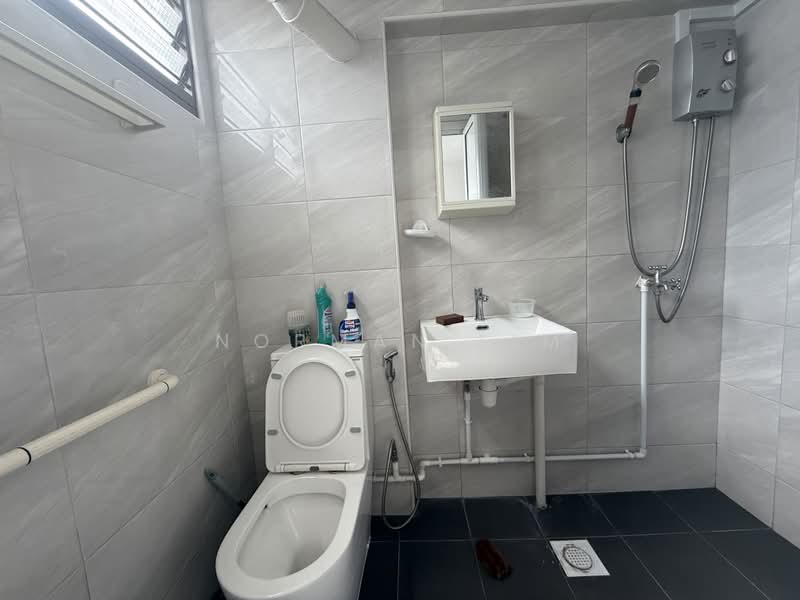 104 Teck Whye Lane, 104 Teck Whye Lane, 3 Bedrooms, 1,119 sqft, HDB Flat For Rent, by Norman Lim, 500204217 - Bathroom - PropertyGuru.com.sg