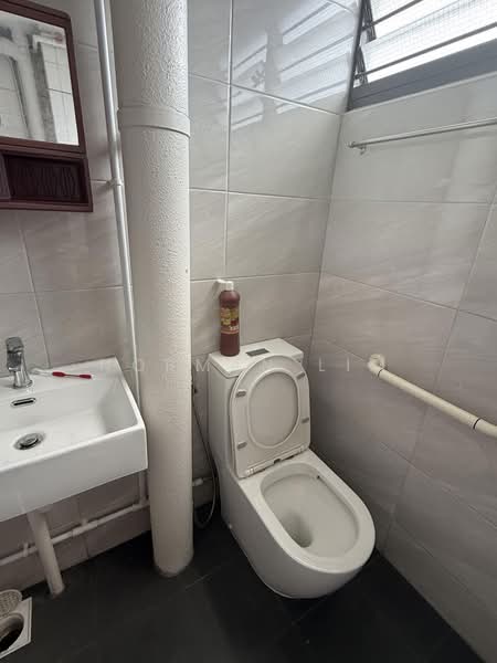 104 Teck Whye Lane, 104 Teck Whye Lane, 3 Bedrooms, 1,119 sqft, HDB Flat For Rent, by Norman Lim, 500204217 - Bathroom - PropertyGuru.com.sg
