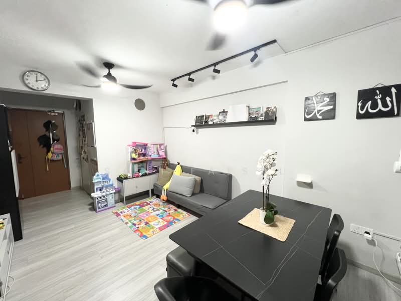 453A Fernvale Road, 453A Fernvale Road, 1 Bedroom, 495 sqft, HDB Flat For Sale, by Sani Faisal, 500204218 - Living Room - PropertyGuru.com.sg