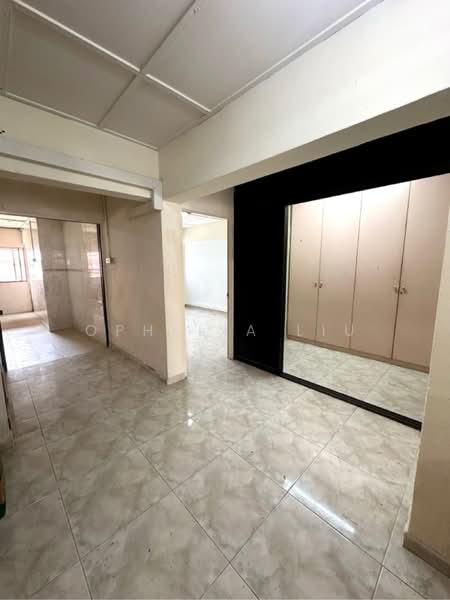 349 Jurong East Avenue 1, 349 Jurong East Avenue 1, 2 Bedrooms, 936 sqft, HDB Flat For Sale, by Ophelia Liu, 500204244 - Study room/Workspace/Storage room - PropertyGuru.com.sg