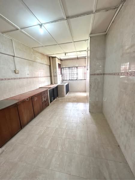 349 Jurong East Avenue 1, 349 Jurong East Avenue 1, 2 Bedrooms, 936 sqft, HDB Flat For Sale, by Ophelia Liu, 500204244 - Kitchen - PropertyGuru.com.sg