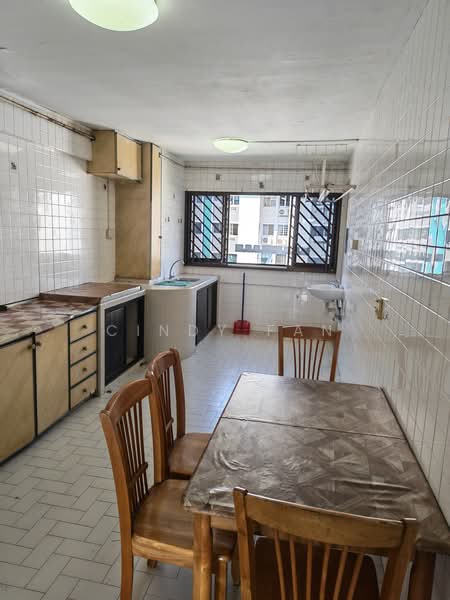 339 Clementi Avenue 5, 339 Clementi Avenue 5, 2 Bedrooms, 721 sqft, HDB Flat For Sale, by Cindy Fan, 500204246 - Kitchen - PropertyGuru.com.sg