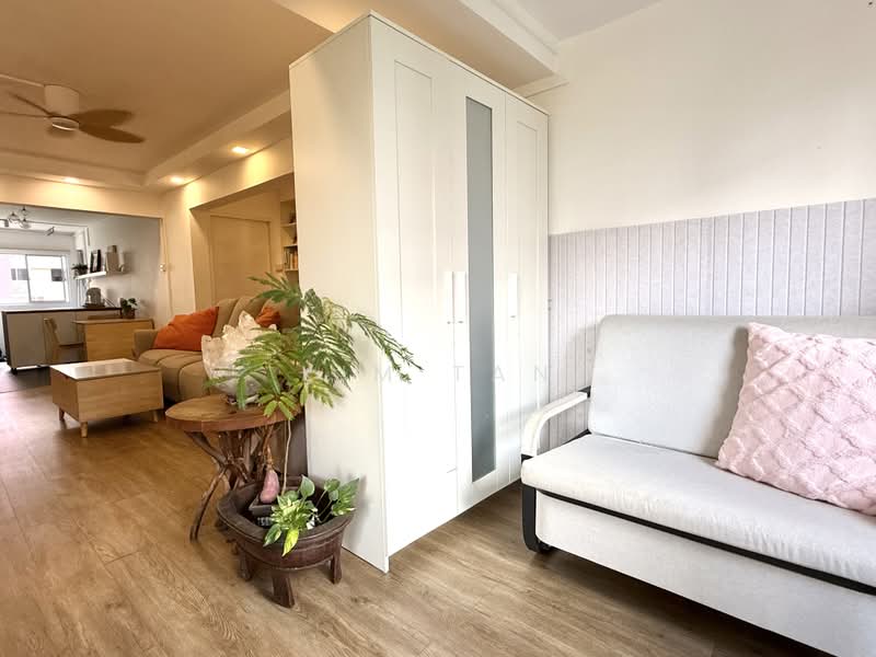 606 Ang Mo Kio Avenue 5, 606 Ang Mo Kio Avenue 5, 2 Bedrooms, 872 sqft, HDB Flat For Sale, by Kim Tan, 500204253 - Living Room - PropertyGuru.com.sg