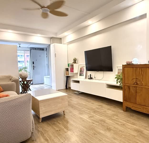 606 Ang Mo Kio Avenue 5, 606 Ang Mo Kio Avenue 5, 2 Bedrooms, 872 sqft, HDB Flat For Sale, by Kim Tan, 500204253 - Living Room - PropertyGuru.com.sg