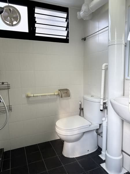 121 Paya Lebar Way, 121 Paya Lebar Way, 3 Bedrooms, 979 sqft, HDB Flat For Rent, by Winnee Yang, 500204258 - Bathroom - PropertyGuru.com.sg