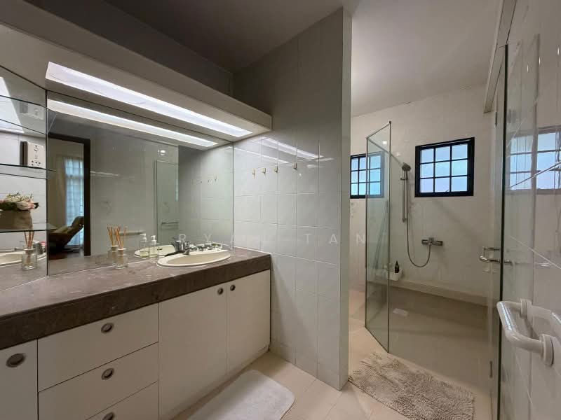 Braddell Heights Estate, , 6 Bedrooms, 2,800 sqft, Detached House For Rent, by Ryan Tan, 500204282 - Bathroom - PropertyGuru.com.sg